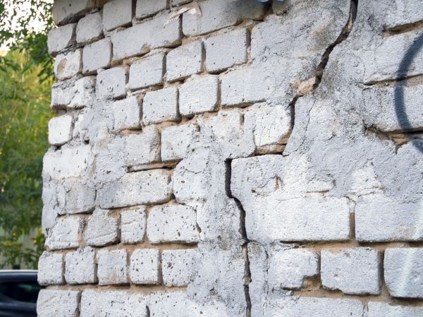 Cracked Brick Wall Repair in Thousand Oaks